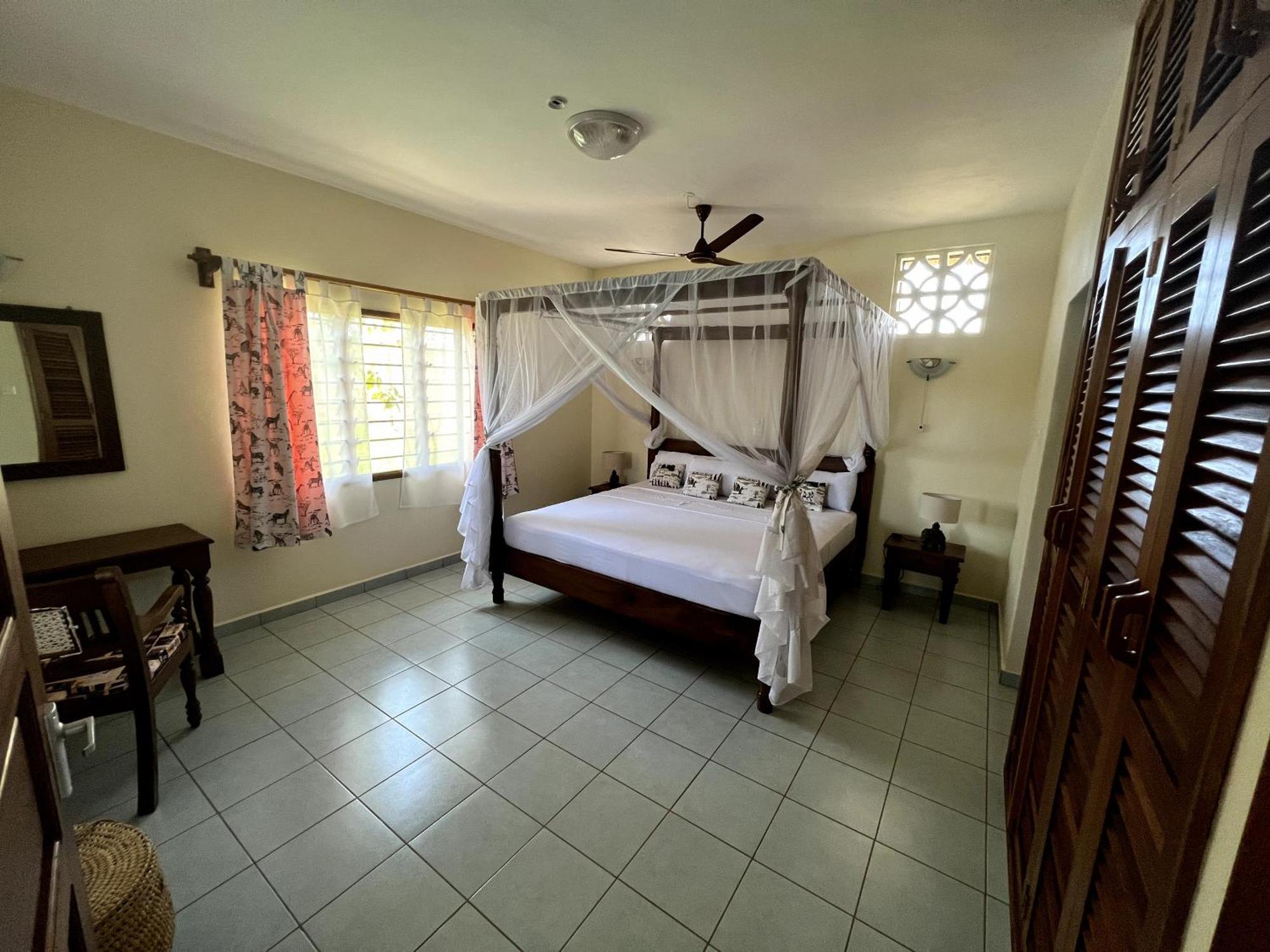דיאני ביץ' Paradiesische Villa Maisha Mazuri Mit Pool. Terrasse Und Personal מראה חיצוני תמונה
