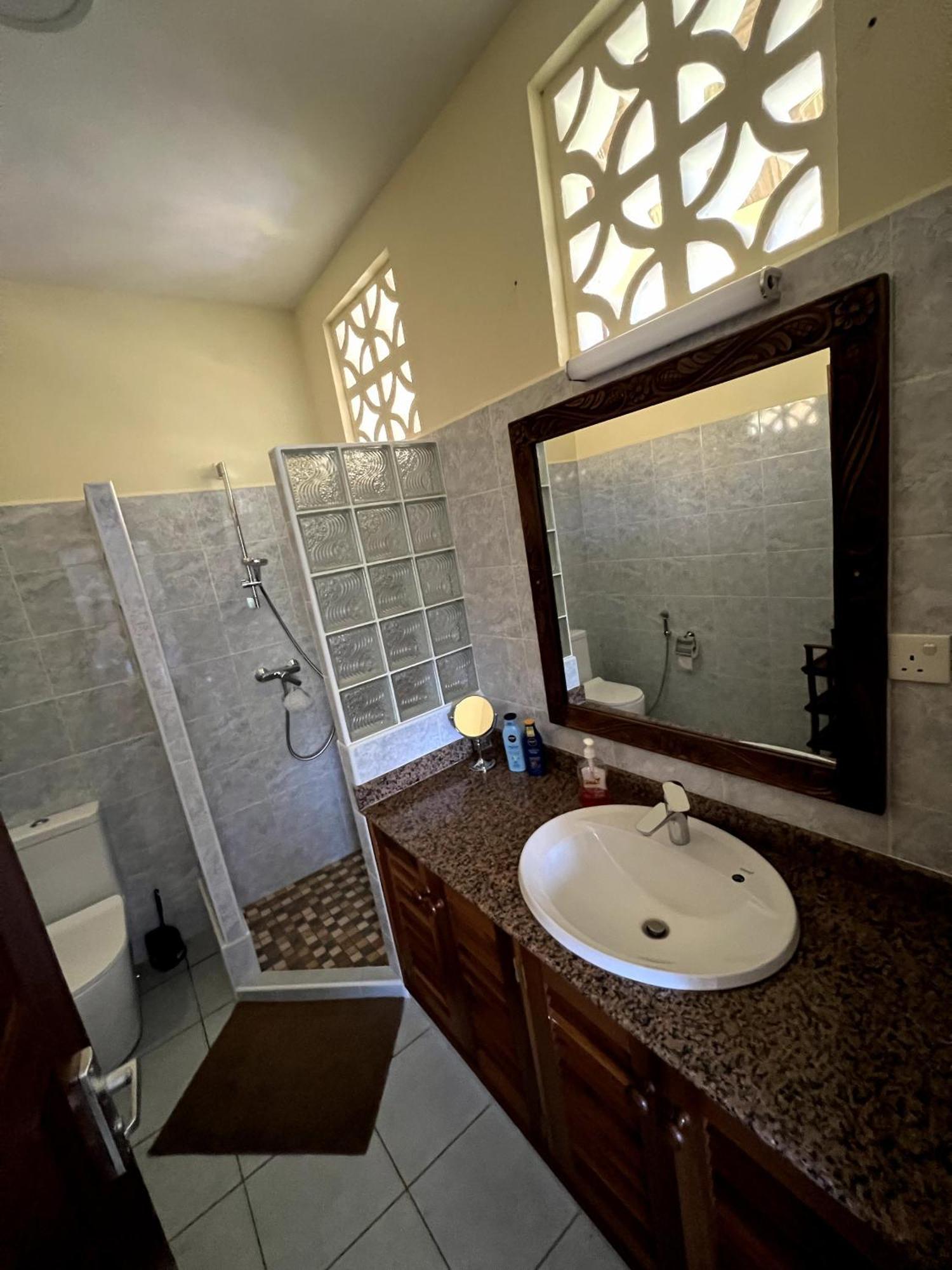דיאני ביץ' Paradiesische Villa Maisha Mazuri Mit Pool. Terrasse Und Personal מראה חיצוני תמונה