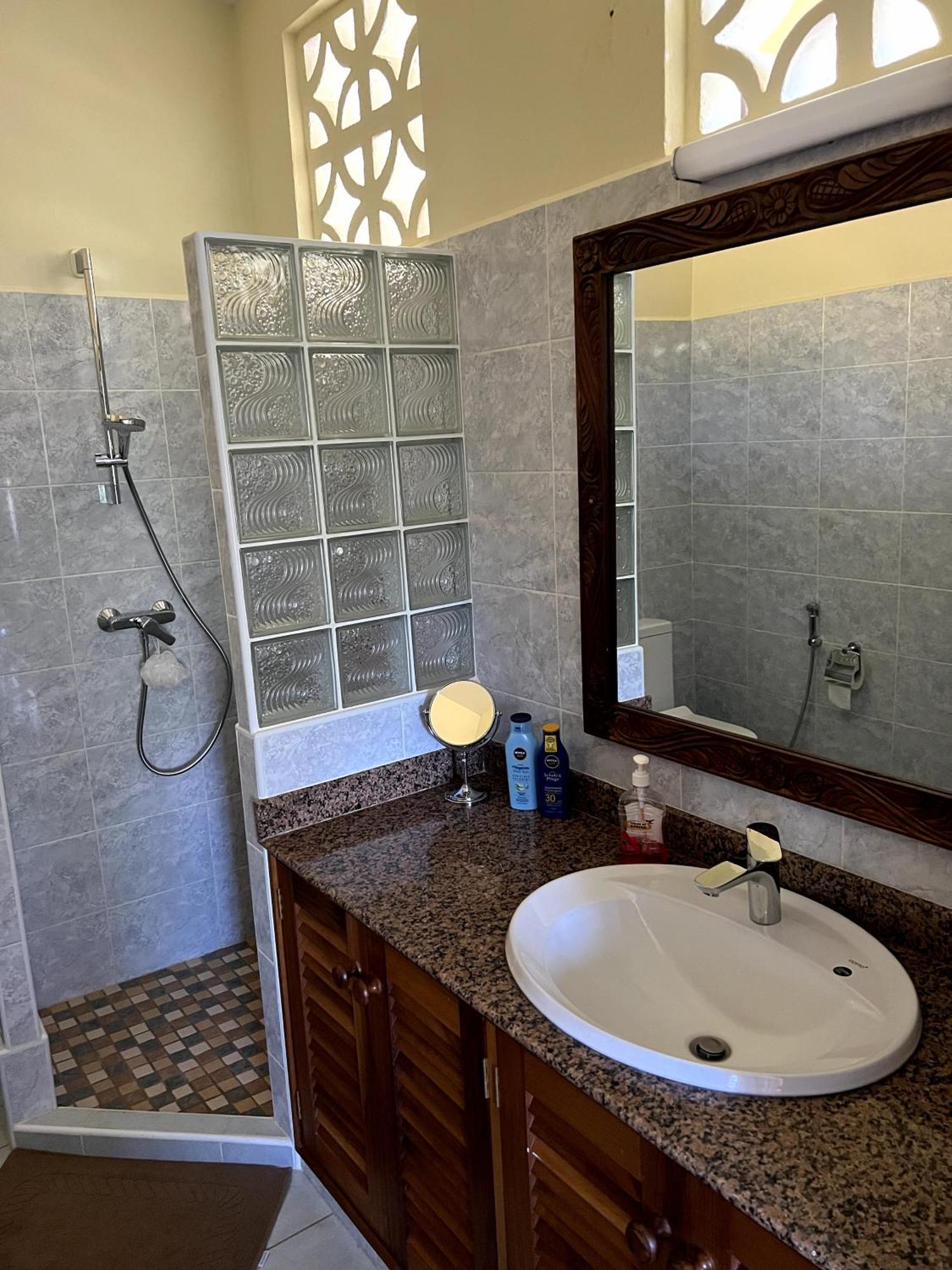 דיאני ביץ' Paradiesische Villa Maisha Mazuri Mit Pool. Terrasse Und Personal מראה חיצוני תמונה