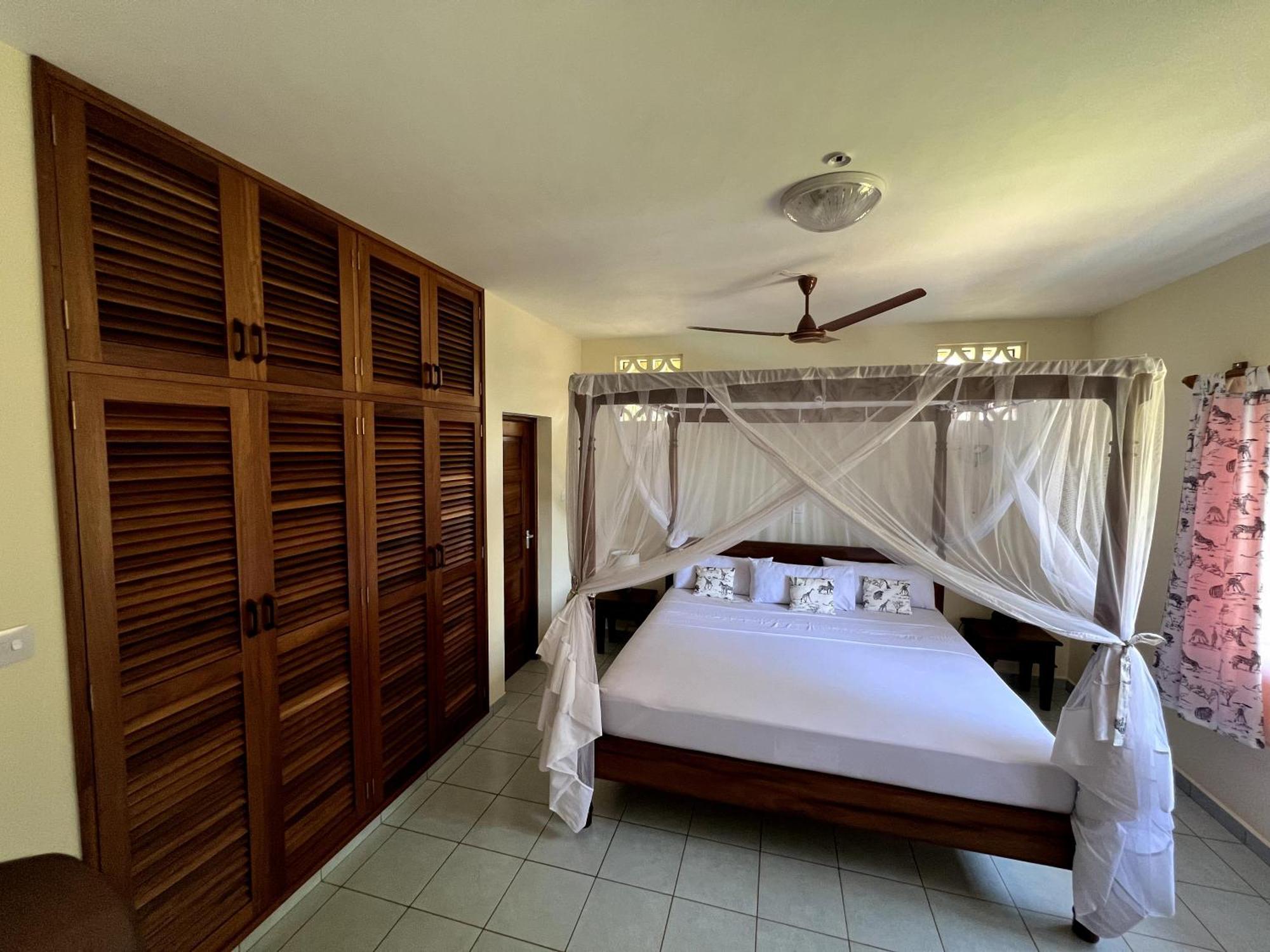 דיאני ביץ' Paradiesische Villa Maisha Mazuri Mit Pool. Terrasse Und Personal מראה חיצוני תמונה