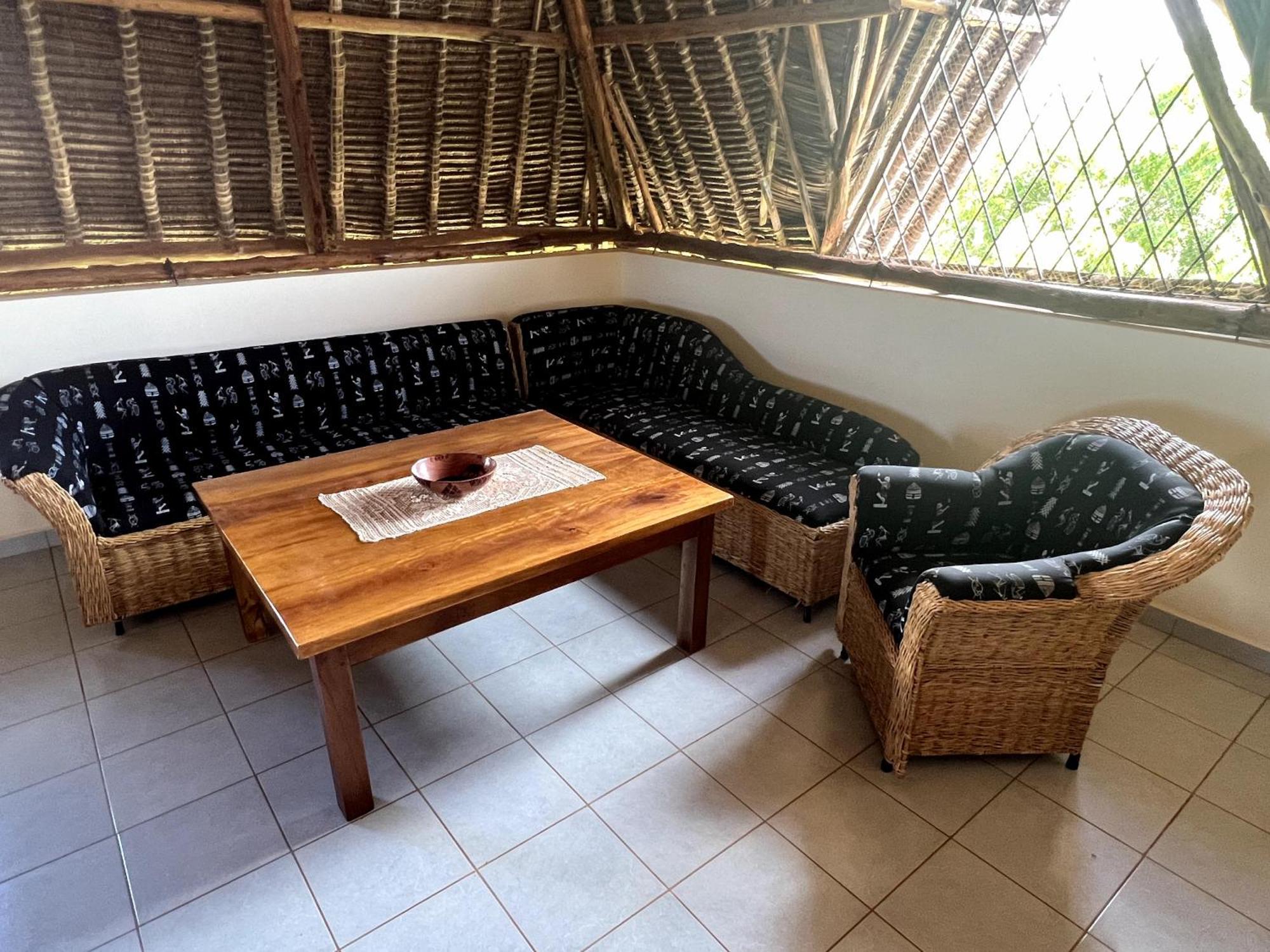 דיאני ביץ' Paradiesische Villa Maisha Mazuri Mit Pool. Terrasse Und Personal מראה חיצוני תמונה