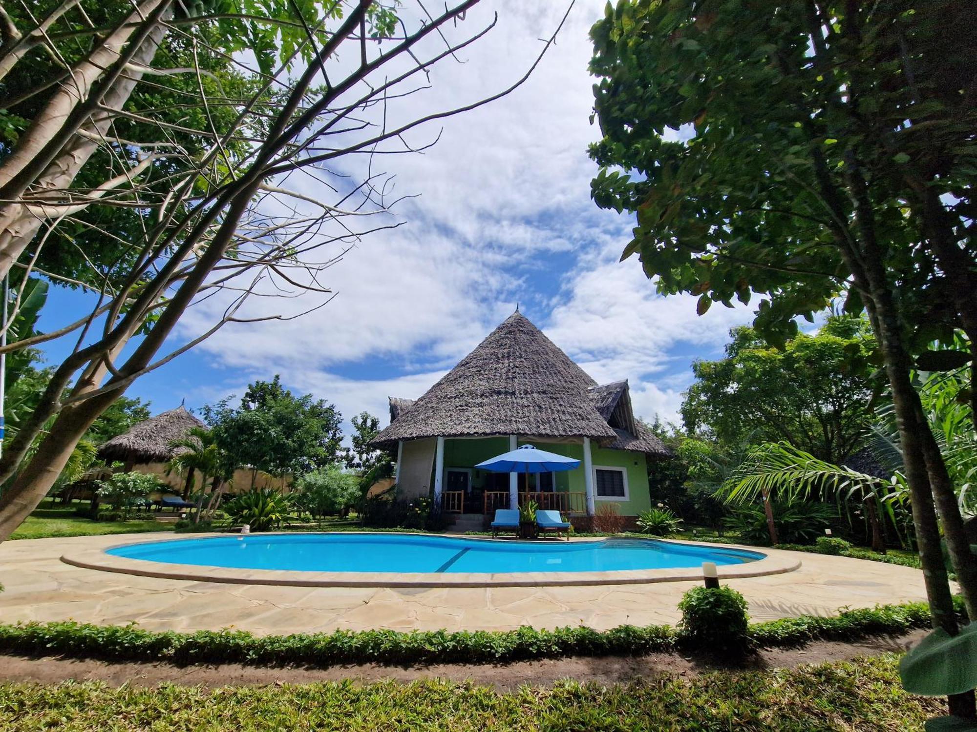 דיאני ביץ' Paradiesische Villa Maisha Mazuri Mit Pool. Terrasse Und Personal מראה חיצוני תמונה