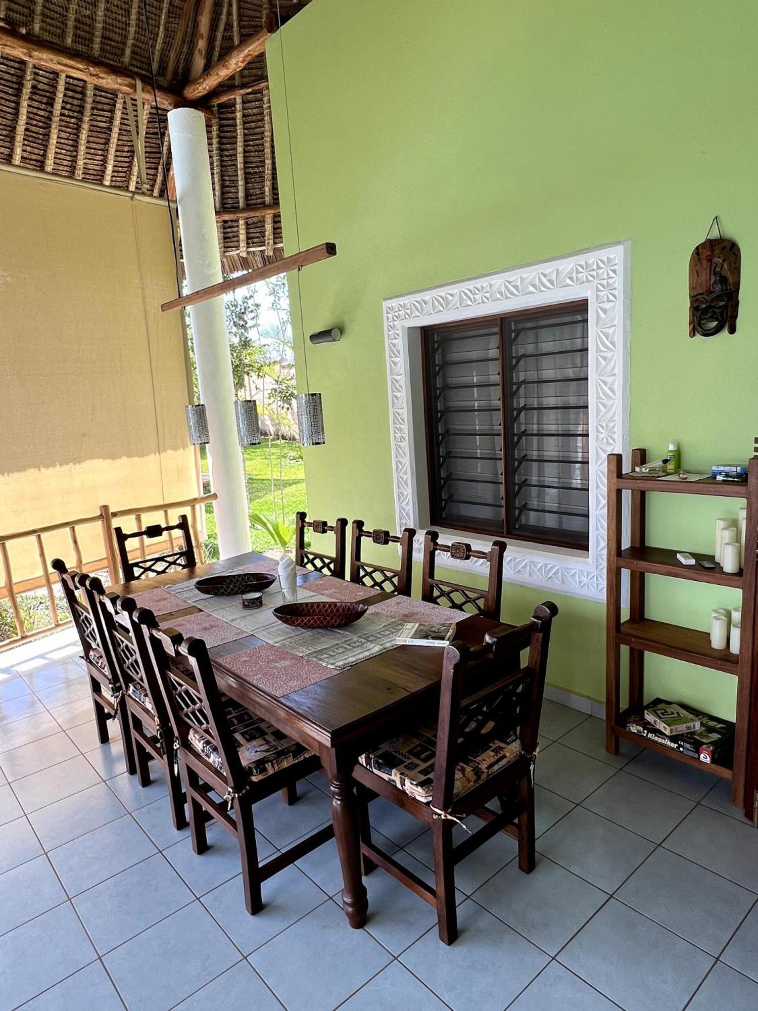 דיאני ביץ' Paradiesische Villa Maisha Mazuri Mit Pool. Terrasse Und Personal מראה חיצוני תמונה